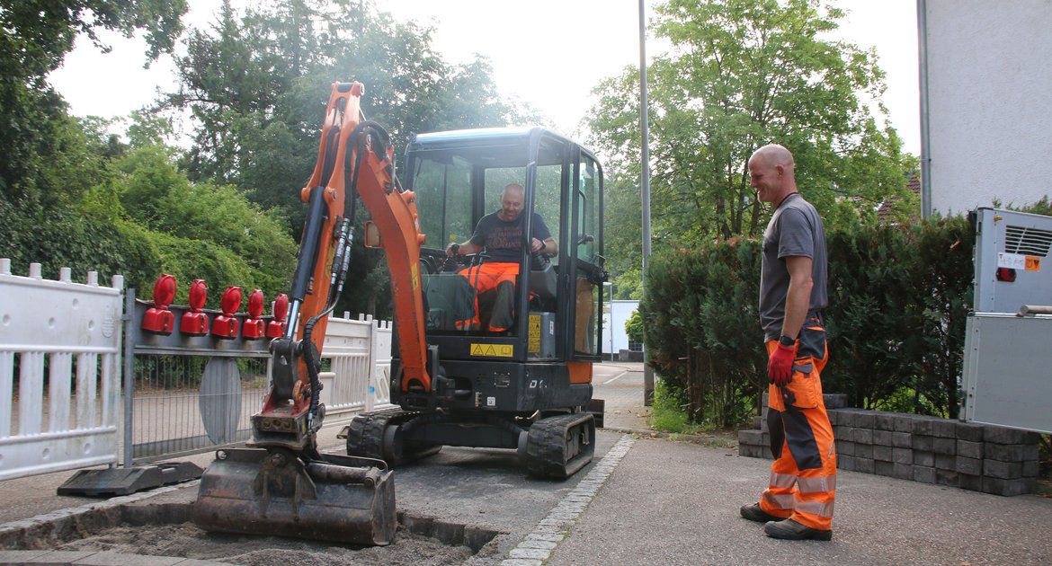 Hochwasserschutz Bauarbeiten Starkregen Starkregenereignis Wasserableitung Bauhof Pflastersteine Foto: Mross