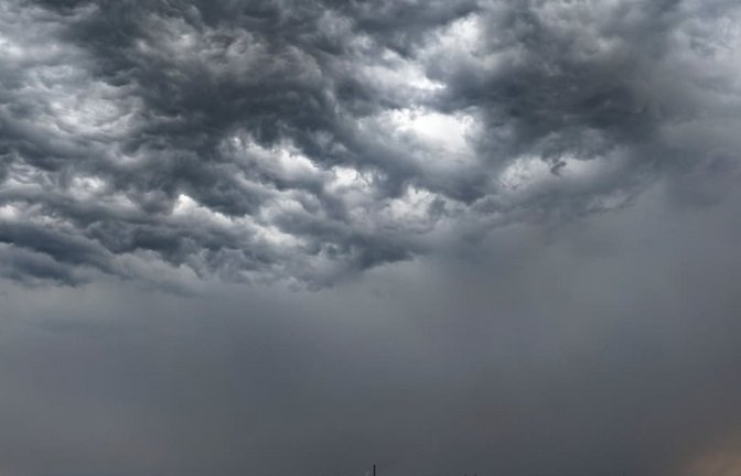 Im Laufe des Tages können sich immer wieder Gewitter bilden.<span class='image-autor'>Christoph Reichwein/dpa</span>