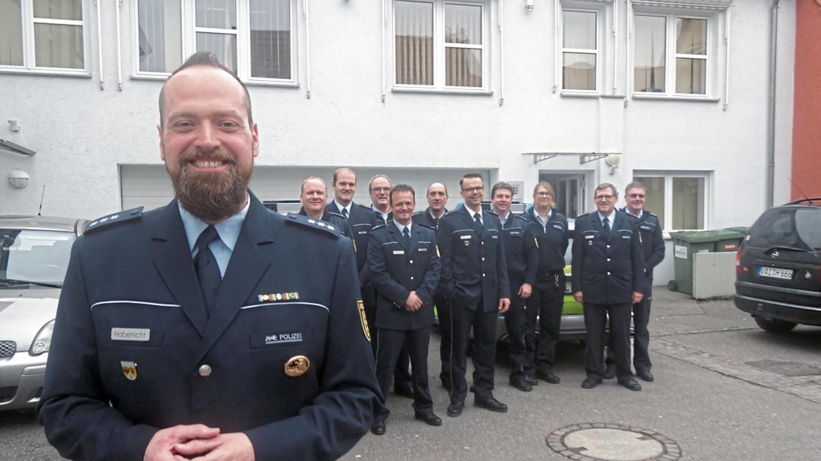 Timo Habenicht und seine Kollegen des Sachsenheimer Polizeipostens.  Foto: Schmid