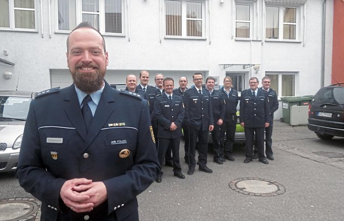 Timo Habenicht und seine Kollegen des Sachsenheimer Polizeipostens.  Foto: Schmid