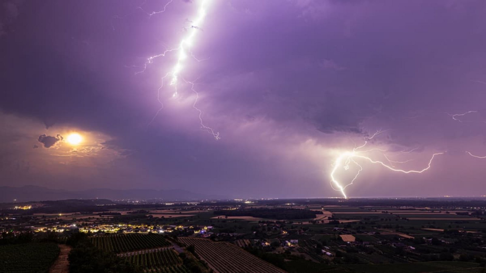 In Baden-Württemberg drohen schwere Gewitter.Philipp von Ditfurth/dpa In Baden-Württemberg drohen schwere Gewitter.Philipp von Ditfurth/dpa
