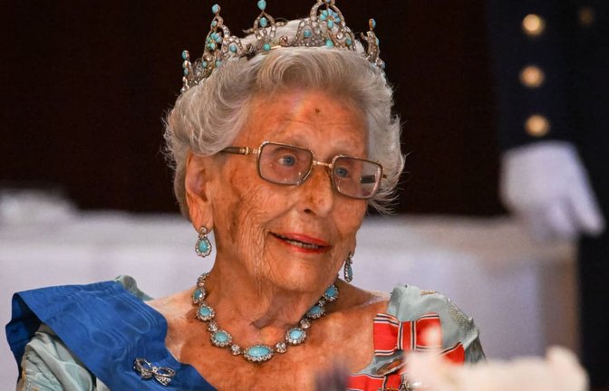 Prinzessin Astrid bei einem Galadinner im Königspalast in Oslo 2025 im Rahmen des Staatsbesuchs des französischen Präsidenten in Norwegen.<span class='image-autor'>IMAGO/ABACAPRESS</span>