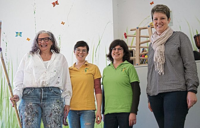 Regina Allgaier (von links) übergibt den neu gestalteten Kuschelraum an das Team der Familienherberge Lebenshilfe – hier im Bild: Sonja Trölsch, Christine Hampter und Stefanie Köppel-Rau.  Foto: Friedrich