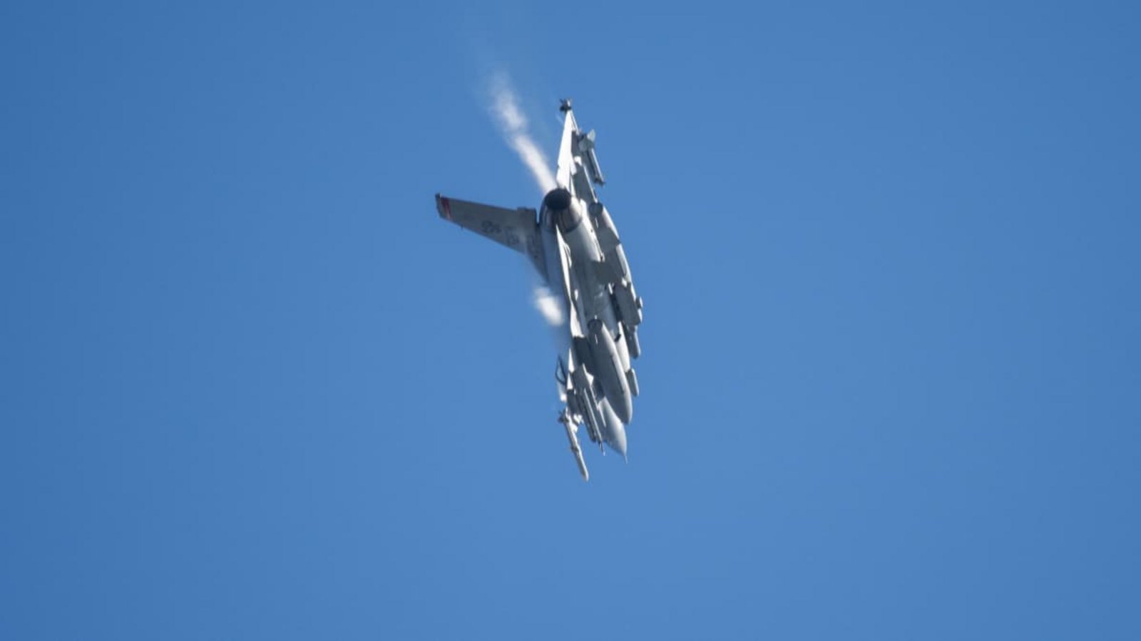 Ein Kampfflugzeug vom Typ F-16 (Symbolbild).Harald Tittel/dpa Ein Kampfflugzeug vom Typ F-16 (Symbolbild).Harald Tittel/dpa