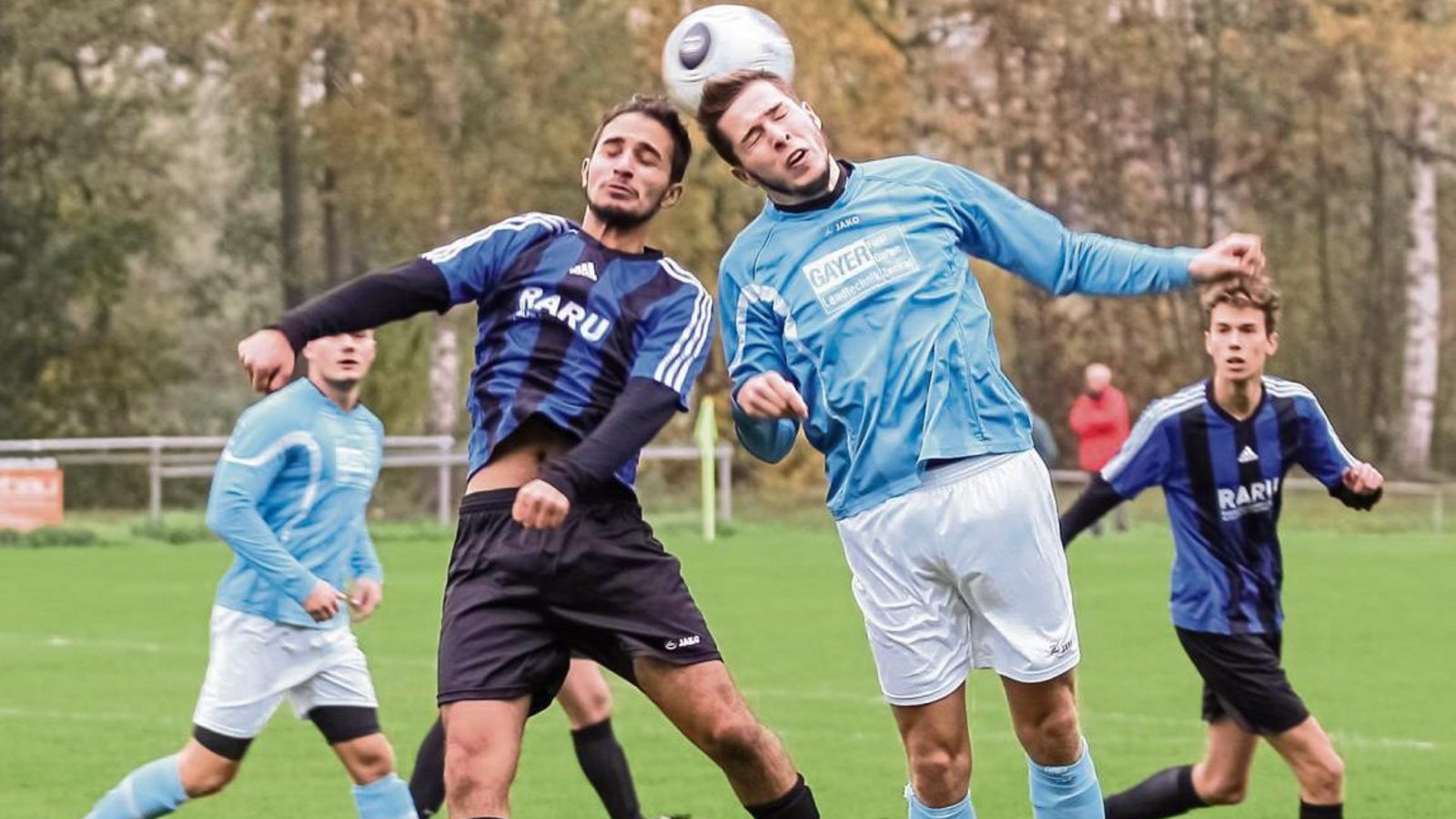 Lang machen für den Turniersieg beim diesjährigen Stadtpokal wollen sich Tomas Karabas (links) und der TSV Enzweihingen. Foto: Simecek Lang machen für den Turniersieg beim diesjährigen Stadtpokal wollen sich Tomas Karabas (links) und der TSV Enzweihingen. Foto: Simecek