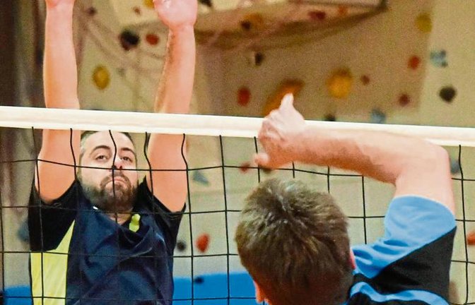 Der Block steht beim SV Riet Beta Blocker nicht in jeder Begegnung. Hier ist aber Florian Schubert (links) erfolgreich. Foto: Leitner