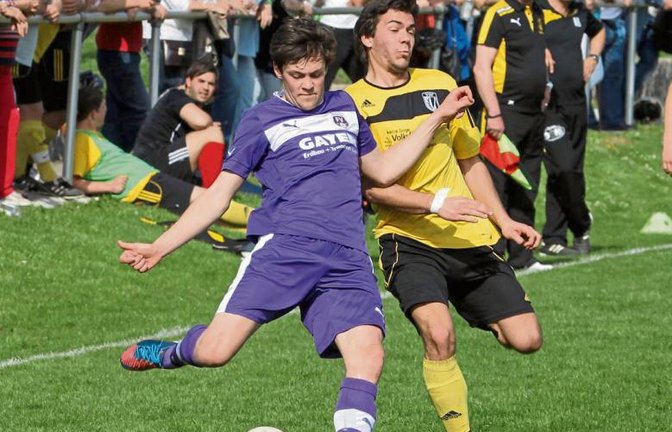 Marius Zimmermann (links) setzt immer wieder Impulse in der Roßwager Offensive. Foto: Bürkle