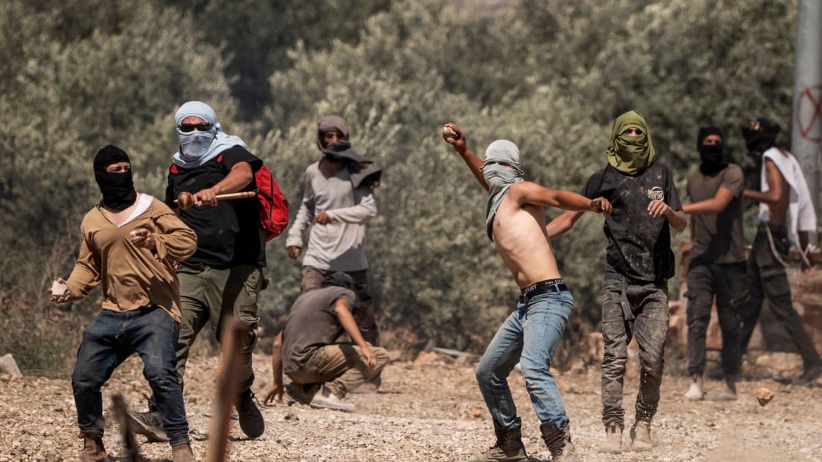 Mehr als 100 israelische Siedler haben am Dienstag ein Dorf im besetzten Westjordanland attackiert (Archivfoto).Ilia Yefimovich/dpa