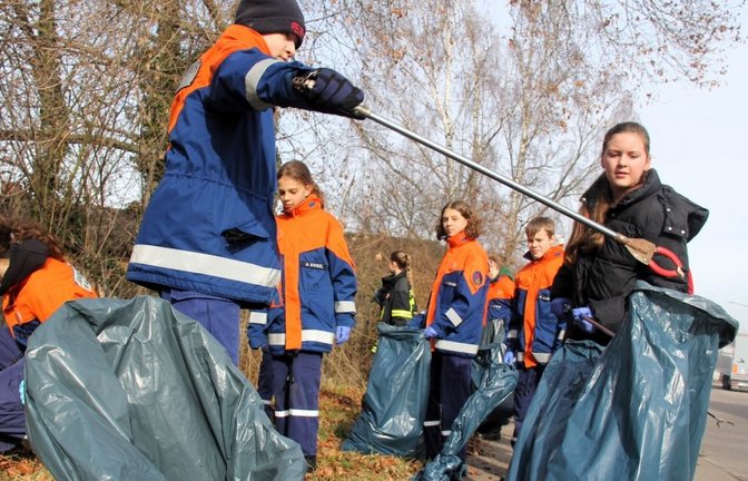 Gemeinsam geht’s schneller - und macht mehr Spaß: der Frühjahrsputz in Vaihingen. Archivfoto: Kauer/VKZ
