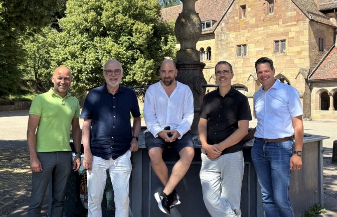 Black Forrest Festival 2026 auch in Maulbronn Unesco-Welterbe Kultur Hauptamtsleiter Alexander Meixner, Gerhard Baral, Sebastian Studnitzky, Paul Taube und Bürgermeister Aaron Treut Foto: Stadt Maulbronn