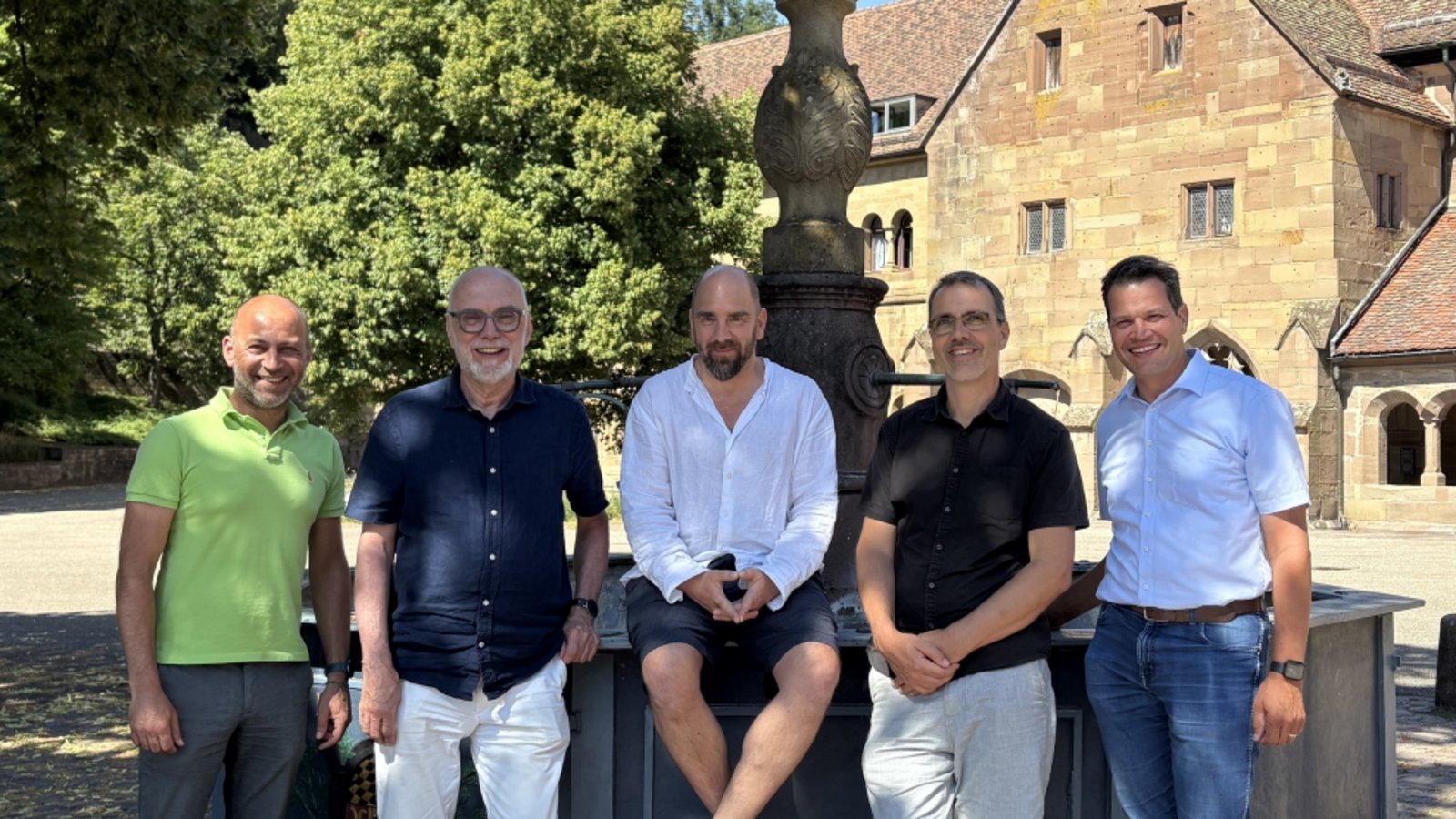 Black Forrest Festival 2026 auch in Maulbronn Unesco-Welterbe Kultur Hauptamtsleiter Alexander Meixner, Gerhard Baral, Sebastian Studnitzky, Paul Taube und Bürgermeister Aaron Treut Foto: Stadt Maulbronn