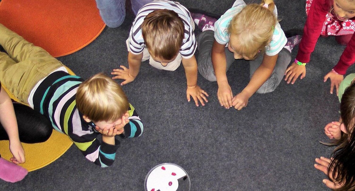 Kindergarten Kinderbetreuung Kinder spielen Foto: Regenwolke0/Pixabay
