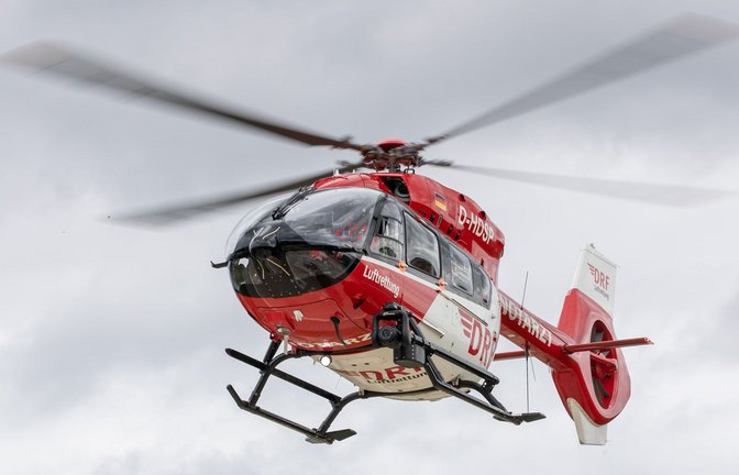 Ein Rettungshubschrauber war im Einsatz. (Symbolbild)<span class='image-autor'>Foto: Daniel Karmann/dpa/Daniel Karmann</span>