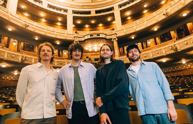 Die Band Rikas beim Interview im Stuttgarter Opernhaus. Am 4. Juli spielen sie dort ihr Jubiläumskonzert.<span class='image-autor'>Foto: Lichtgut/Christoph Schmidt</span>