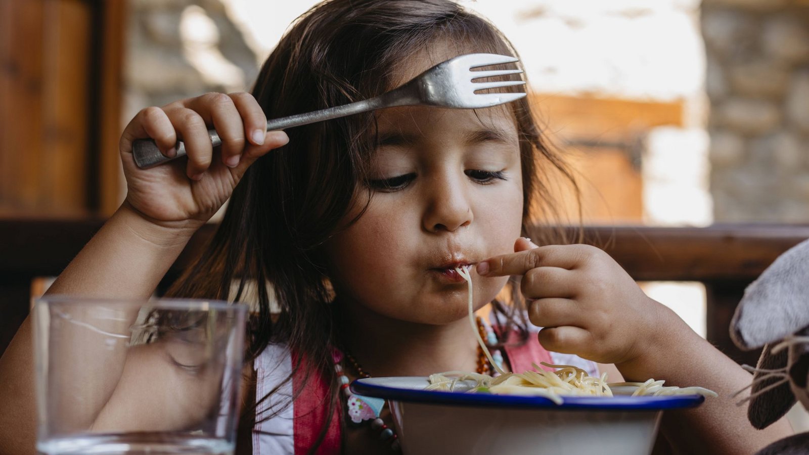 Immer nur Nudeln oder Reis – ist das gesund für Kinder?Foto: imago images/Westend61/Valentina Barreto Immer nur Nudeln oder Reis – ist das gesund für Kinder?Foto: imago images/Westend61/Valentina Barreto