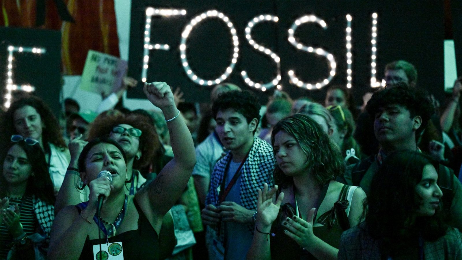 Protest in Dubai: Bei der COP 28 wurde nicht der sofortige Ausstieg aus fossilen Energien beschlossen, sondern ein Übergang.Foto: dpa/Hannes P. Albert Protest in Dubai: Bei der COP 28 wurde nicht der sofortige Ausstieg aus fossilen Energien beschlossen, sondern ein Übergang.Foto: dpa/Hannes P. Albert