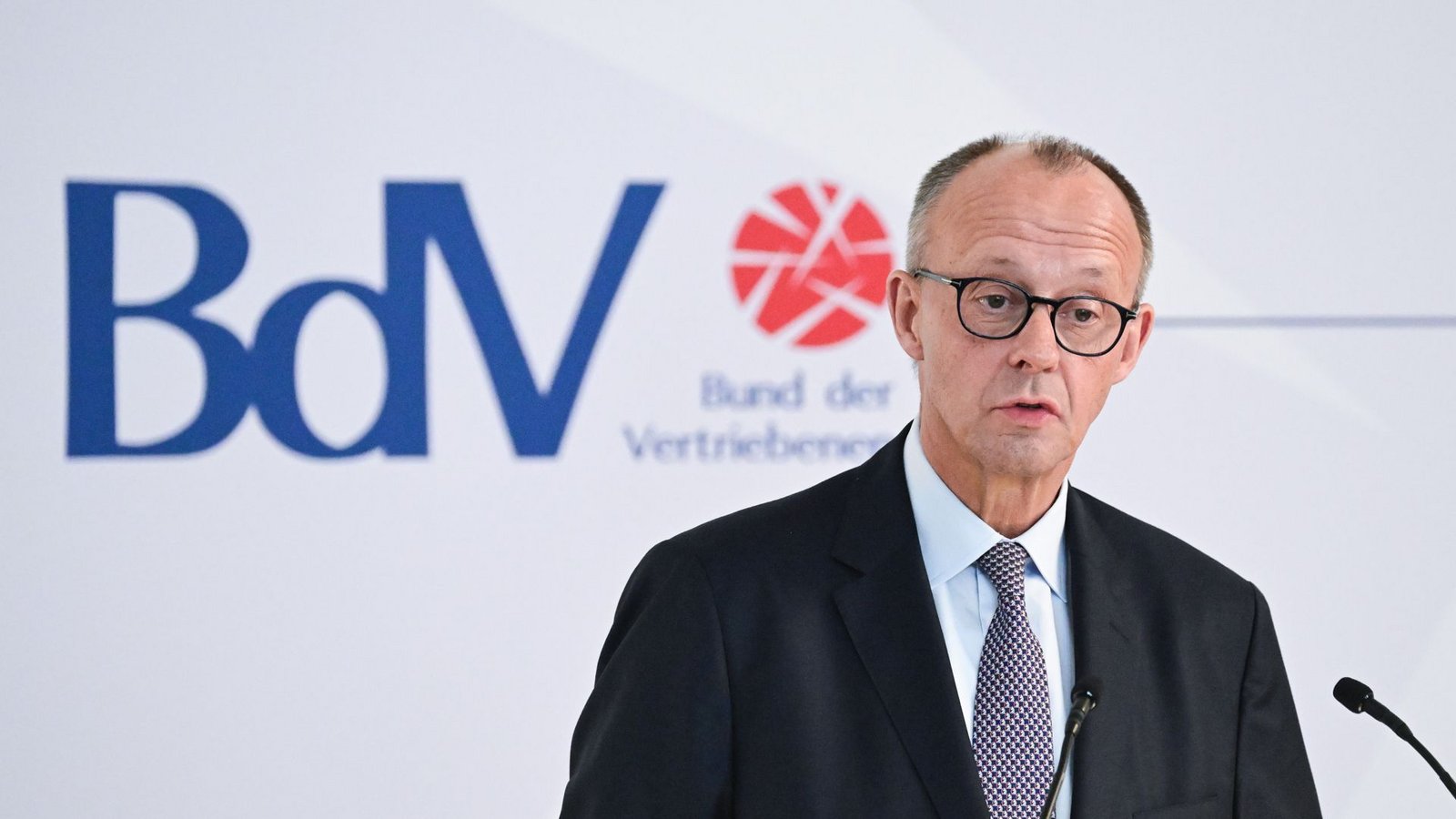 Bundeskanzler Friedrich Merz (CDU) beim Festakt des Bundes der Vertriebenen.Foto: Bernd Weißbrod/dpa Bundeskanzler Friedrich Merz (CDU) beim Festakt des Bundes der Vertriebenen.Foto: Bernd Weißbrod/dpa