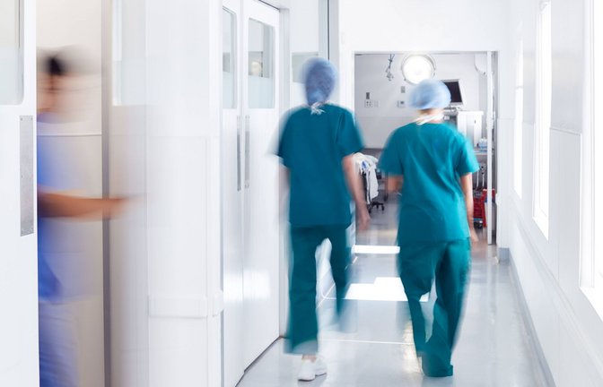 Für die meisten Pflegekräfte gibt es kaum Zeit zum Ausruhen.<span class='image-autor'>Foto: imago/Monkey Business 2</span>
