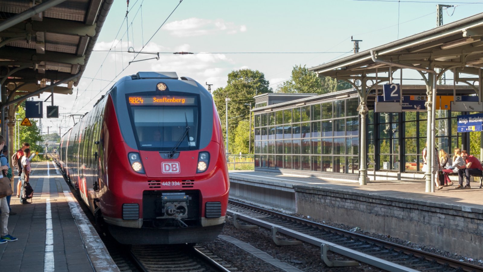 Diese Verkehrsmittel dürfen Sie mit dem 9-Euro-Ticket fahren.Foto: Plam Petrov / shutterstock.com Diese Verkehrsmittel dürfen Sie mit dem 9-Euro-Ticket fahren.Foto: Plam Petrov / shutterstock.com