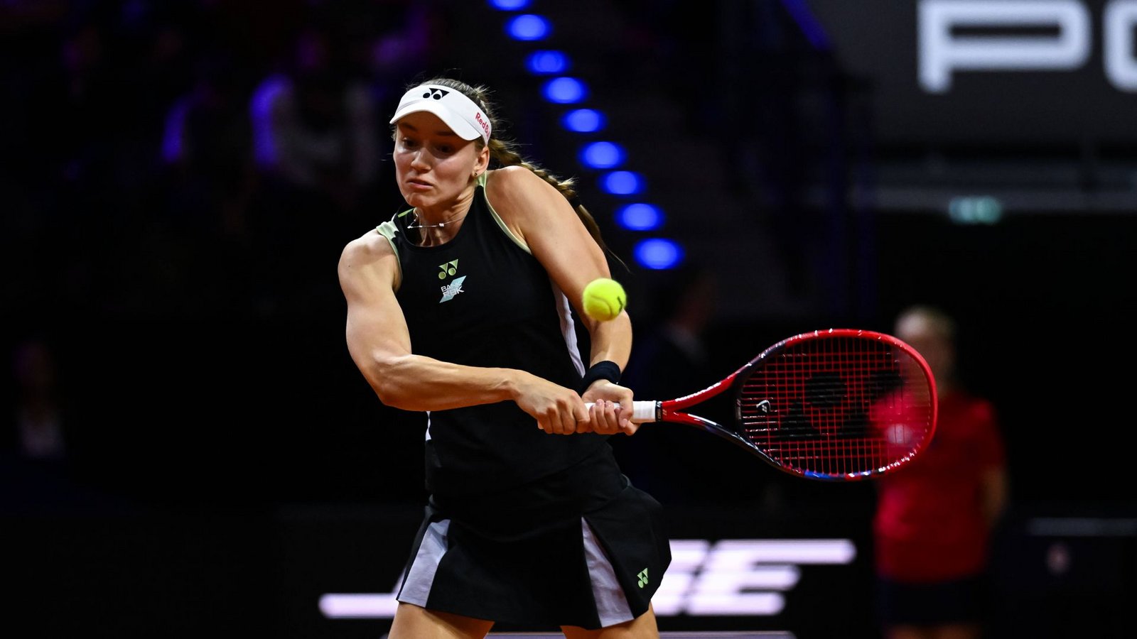 Schlägt in Stuttgart auf: Jelena Rybakina, Nummer zwei der Welt und Siegerin von 2024.Foto: IMAGO/Paul Zimmer