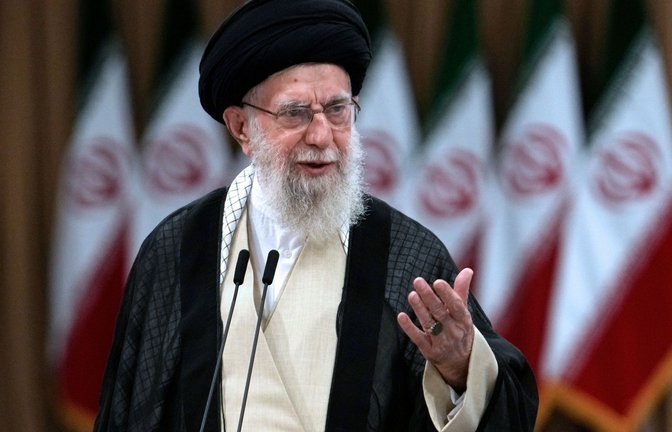 Irans Regimechef Ajatollah Ali Chamenei warnt Amerika davor, anzugreifen.<span class='image-autor'>Foto: Vahid Salemi/AP/dpa</span>