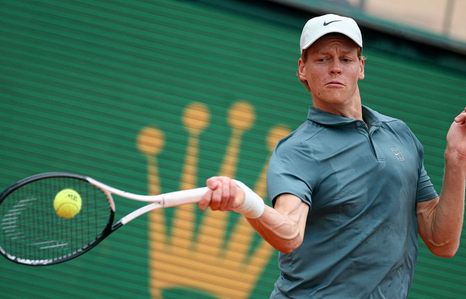 Jannik Sinner triumphiert beim Masters-Turnier in Monte-Carlo.<span class='image-autor'>Foto: Valery Hache/AFP/dpa</span>