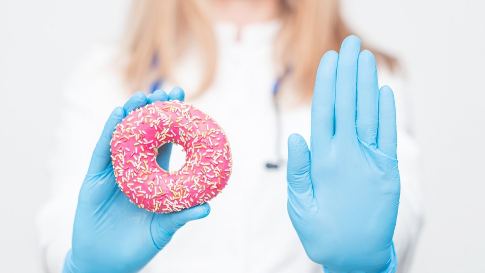 Was darf ich alles essen und trinken, wenn mein Arzt zu mir sagt: „Kommen Sie bitte nüchtern“?Foto: AndrewFall / shutterstock.com Was darf ich alles essen und trinken, wenn mein Arzt zu mir sagt: „Kommen Sie bitte nüchtern“?Foto: AndrewFall / shutterstock.com