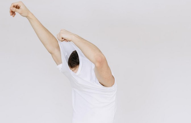 Hier erfahren Sie, was "auf links drehen" bei der Wäsche und als Redewendung bedeutet. Jetzt weiterlesen.<span class='image-autor'>Foto: Maxim Artemchuk / Shutterstock.com</span>
