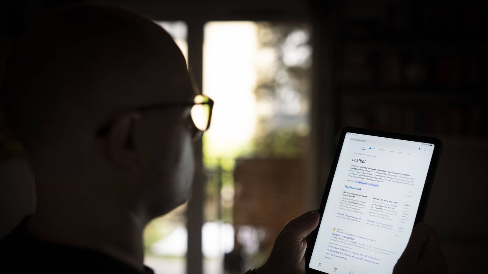 Chatbots können bei persönlichen Problemen hilfreich sein – aber auch gefährlich werden.Foto: IMAGO/NurPhoto Chatbots können bei persönlichen Problemen hilfreich sein – aber auch gefährlich werden.Foto: IMAGO/NurPhoto