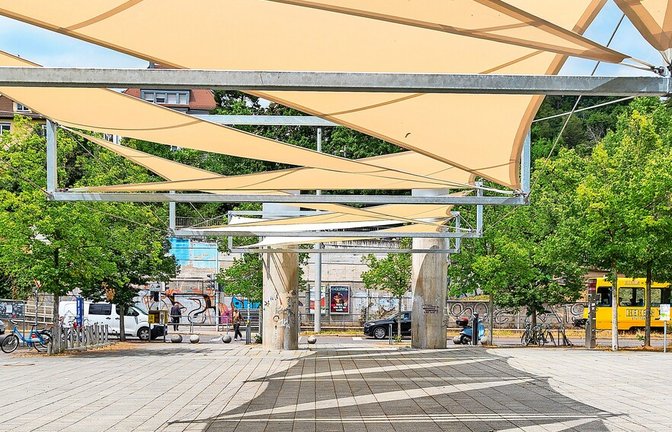 Ein wirklicher Hingucker: das neue Segel am Südheimer Platz in Stuttgart-Süd. Für wen wirft es Schatten?<span class='image-autor'>Foto: Lichtgut/Leif Piechowski</span>