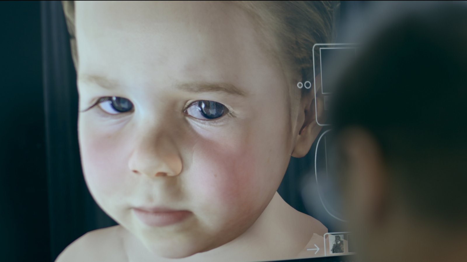 Die Filmemacher untersuchen einen der neuesten großen Durchbrüche in der KI-Technologie: Digitale Avatare, die anhand der Merkmale Verstorbener erstellt wurden.Foto: Eternal You/ Gareth Moon Die Filmemacher untersuchen einen der neuesten großen Durchbrüche in der KI-Technologie: Digitale Avatare, die anhand der Merkmale Verstorbener erstellt wurden.Foto: Eternal You/ Gareth Moon