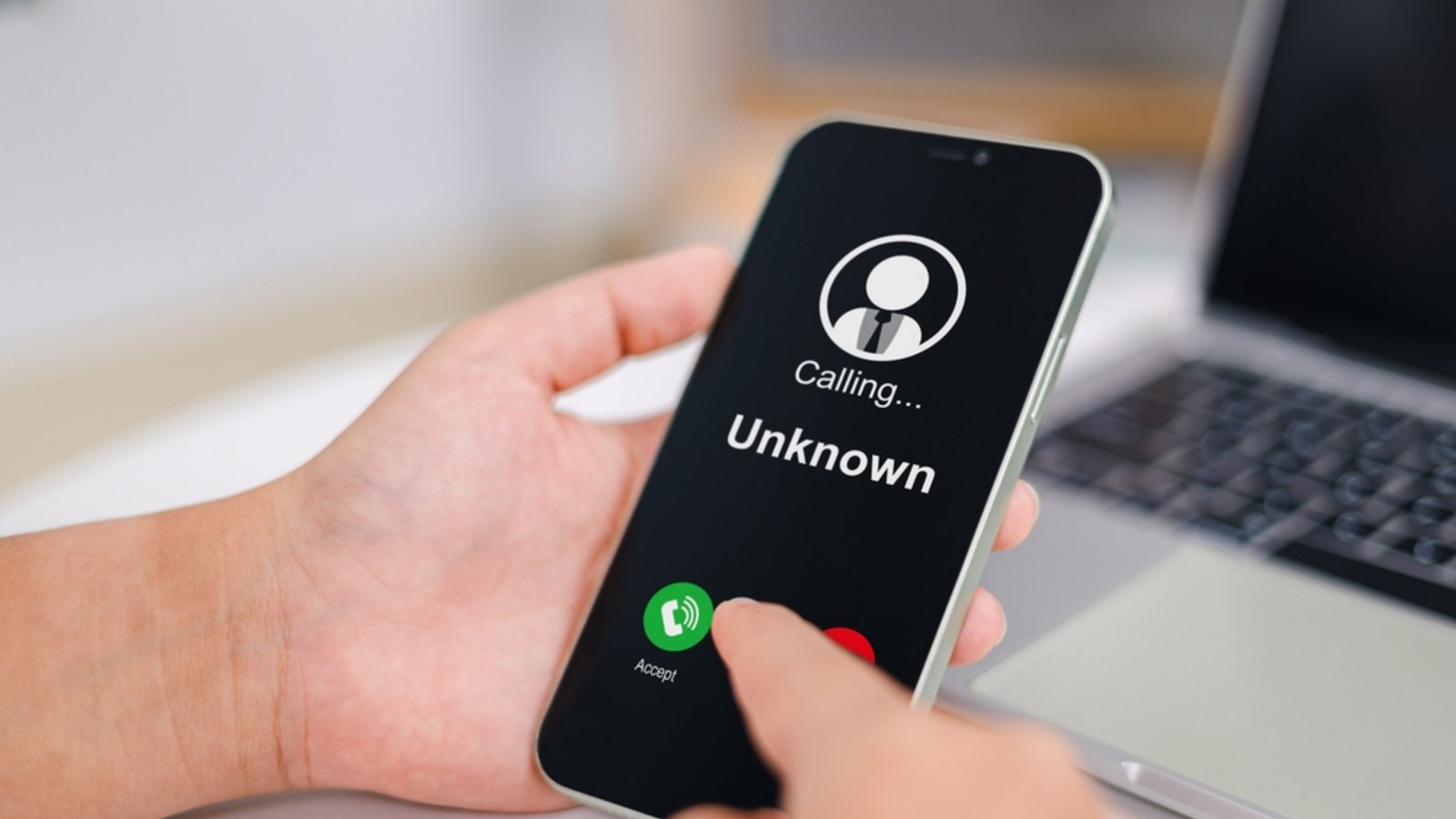 Achtung: Bei den Anrufen sollten Sie vorsichtig sein.Foto: UnImages / shutterstock.com
