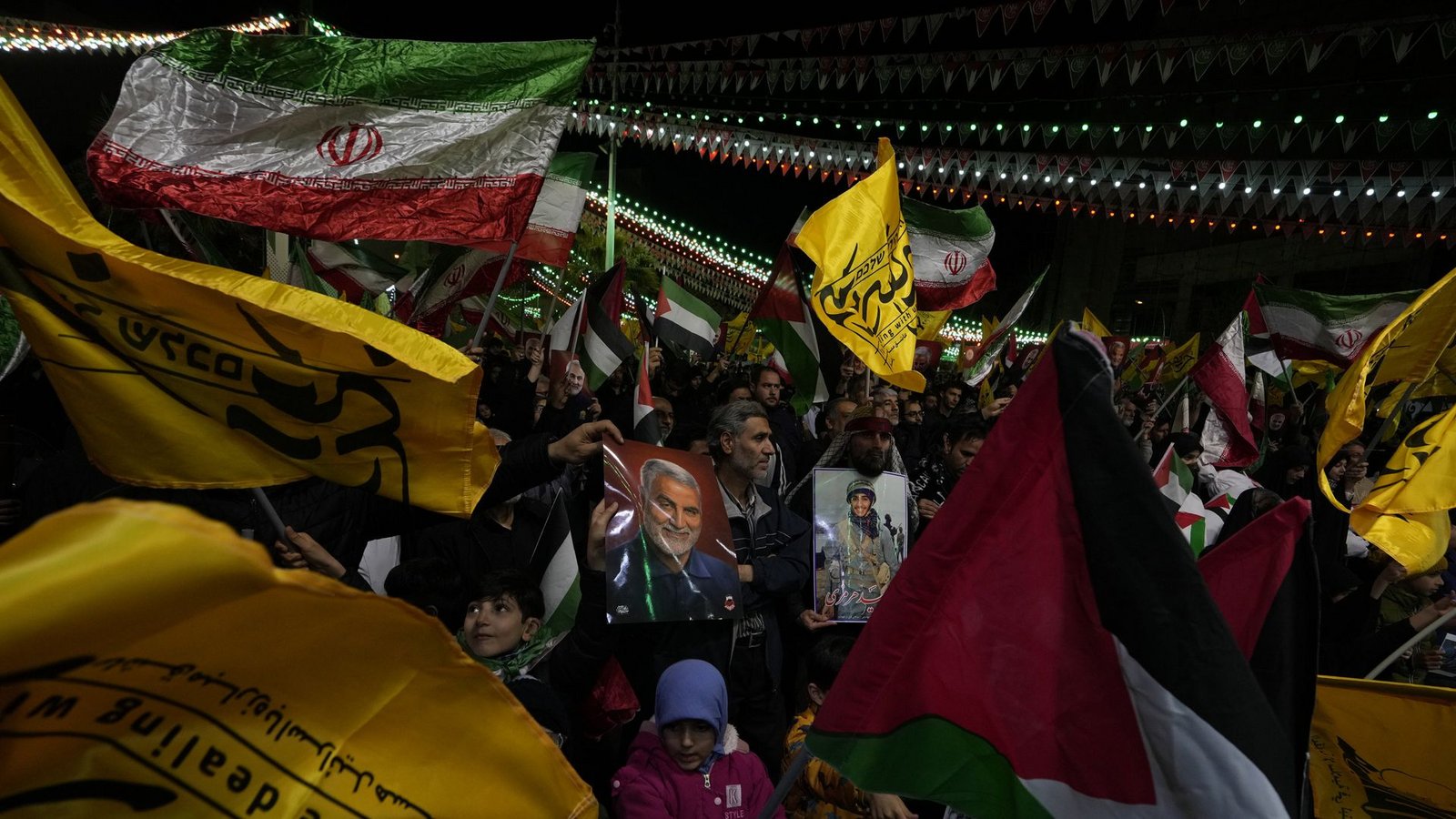In Teheran  demonstrieren Tausende wegen  der  Tötung von Mitgliedern der iranischen Revolutionsgarden durch einen israelischen Luftangriff in  Damaskus.Foto: dpa/Vahid Salemi