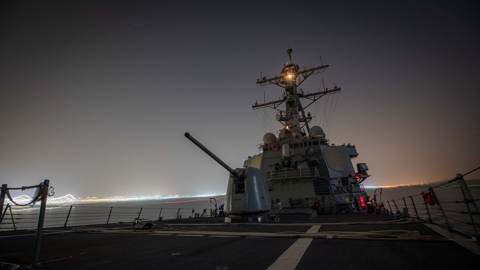 Der Lenkwaffenzerstörer USS Carney hat Mitte Dezember mehr als ein Dutzend Drohnen im Roten Meer abgeschossen, die von den von den Huthi kontrollierten Gebieten im Jemen aus gestartet waren.Foto: AFP/AARON LAU Der Lenkwaffenzerstörer USS Carney hat Mitte Dezember mehr als ein Dutzend Drohnen im Roten Meer abgeschossen, die von den von den Huthi kontrollierten Gebieten im Jemen aus gestartet waren.Foto: AFP/AARON LAU