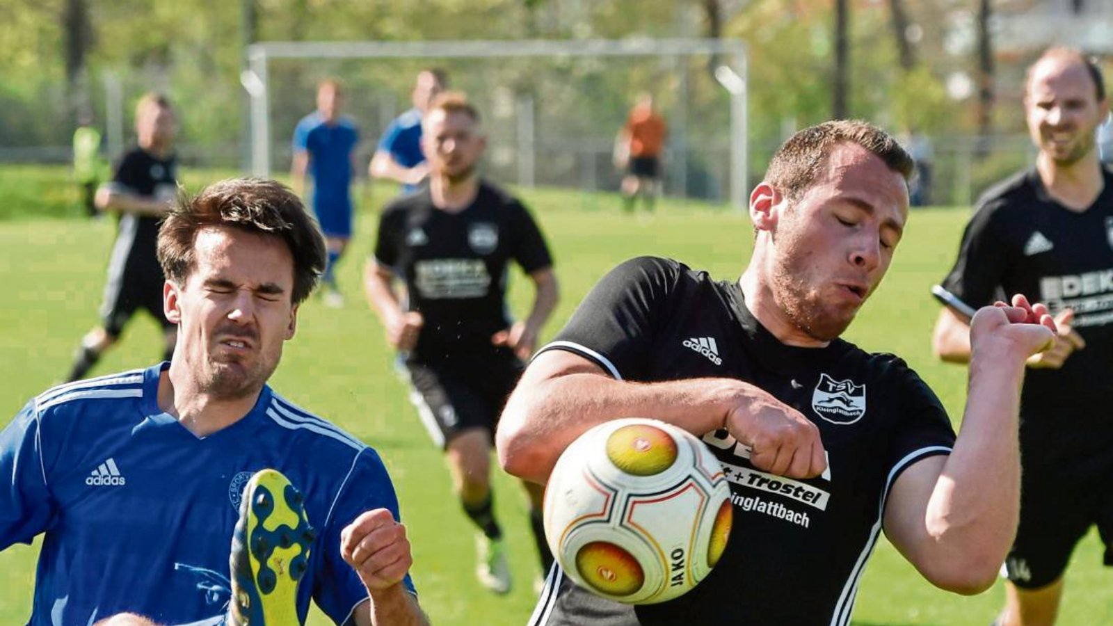 Für Mathias Geiger (Mitte) geht es mit den Kleinglattbachern in den letzten Saisonspielen darum, den direkten Klassenerhalt zu sichern. Foto: Leitner Für Mathias Geiger (Mitte) geht es mit den Kleinglattbachern in den letzten Saisonspielen darum, den direkten Klassenerhalt zu sichern. Foto: Leitner