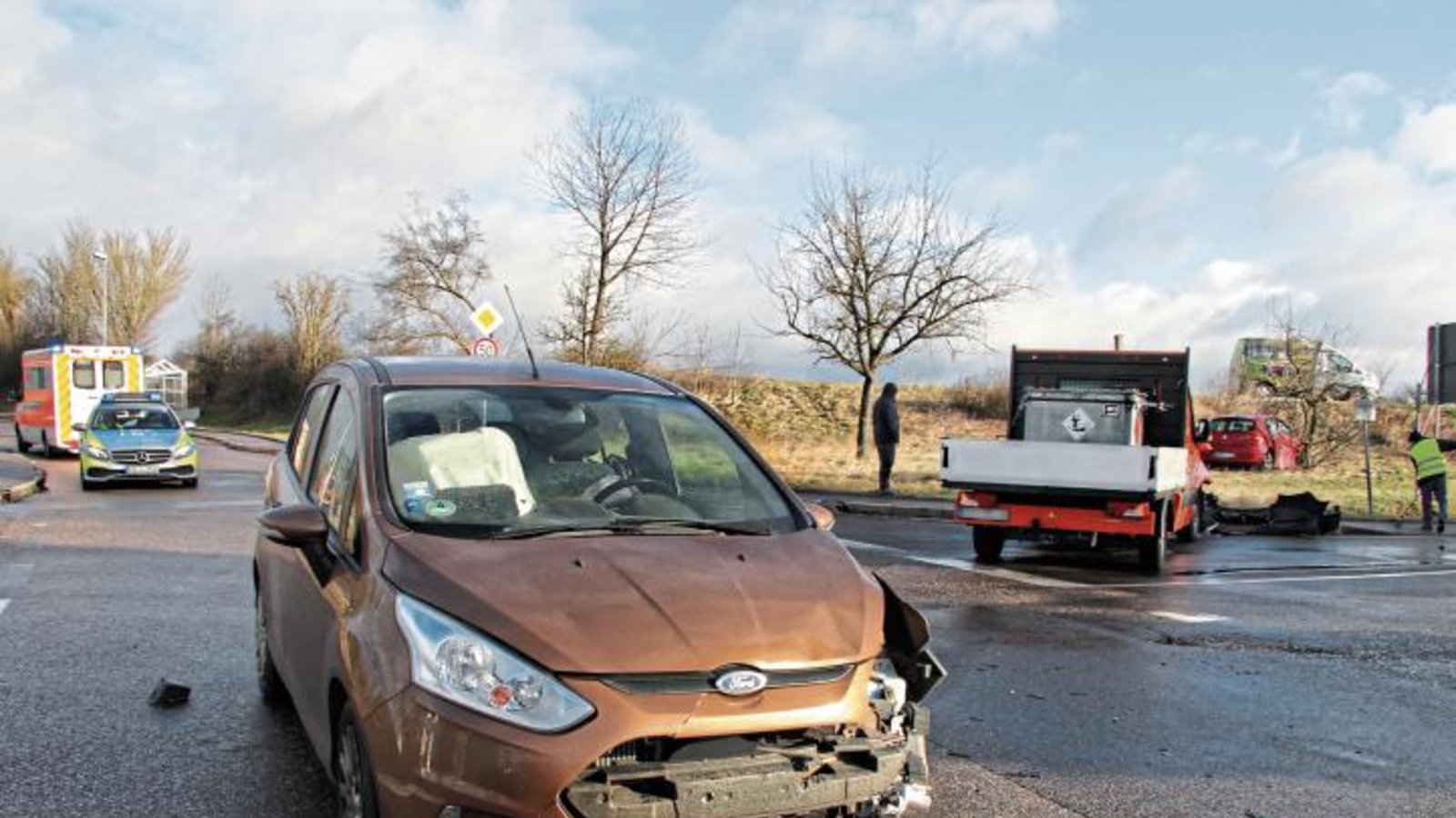 Laut Polizei führte vermutlich ein Vorfahrtfehler zu dem Zusammenstoß. Foto: Banholzer Laut Polizei führte vermutlich ein Vorfahrtfehler zu dem Zusammenstoß. Foto: Banholzer