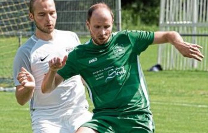 Andre Aisenbrey (rechts) und seine Mannschaftskameraden des TSV Kleinglattbach können befreit aufspielen. „Es ist eine Bonuspartie, das sich die Spieler verdient haben“, sagt Trainer Klaus Arnold. Foto: Leitner