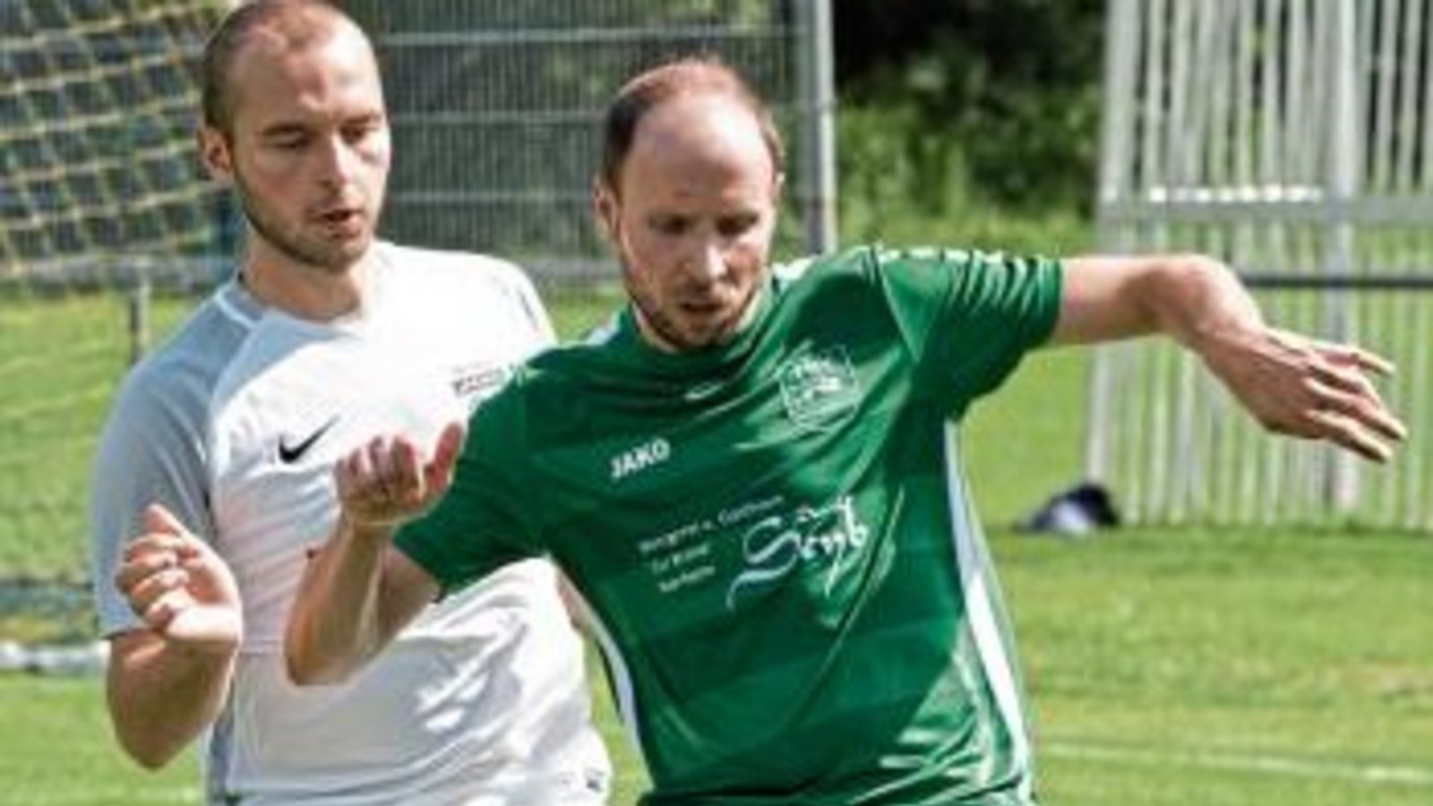 Andre Aisenbrey (rechts) und seine Mannschaftskameraden des TSV Kleinglattbach können befreit aufspielen. „Es ist eine Bonuspartie, das sich die Spieler verdient haben“, sagt Trainer Klaus Arnold. Foto: Leitner Andre Aisenbrey (rechts) und seine Mannschaftskameraden des TSV Kleinglattbach können befreit aufspielen. „Es ist eine Bonuspartie, das sich die Spieler verdient haben“, sagt Trainer Klaus Arnold. Foto: Leitner