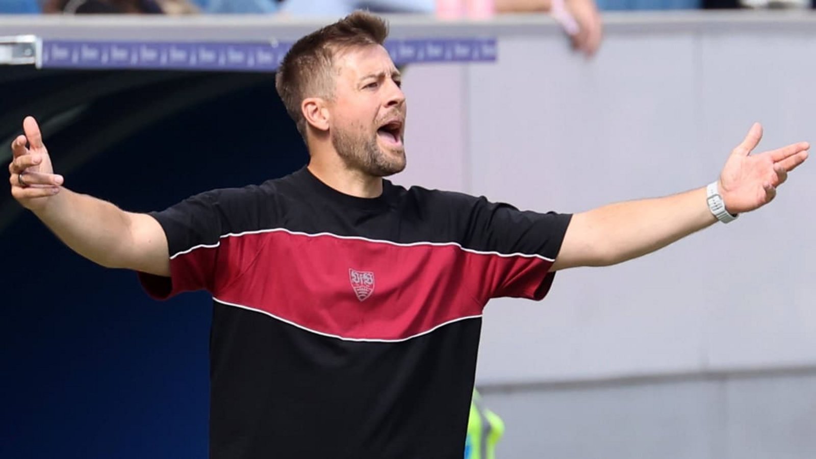 Engagiert am Spielfeldrand: VfB-Trainer Nico Schneck.Baumann Engagiert am Spielfeldrand: VfB-Trainer Nico Schneck.Baumann