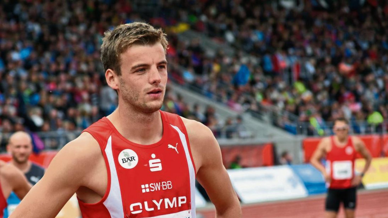 Der Blick von Felix Franz richtet sich wieder nach vorne. Nach der verpassten Olympia-Qualifikation fiel der 400-Meter-Hürdensprinter in ein Loch. Will er weitermachen? Kann er überhaupt seine Karriere im Leistungssport fortsetzen? „Mich haben aber recht schnell die Begeisterung für diesen Sport und mein Ehrgeiz erneut motiviert“, erklärt der 23-Jährige. Foto: Drechsel Der Blick von Felix Franz richtet sich wieder nach vorne. Nach der verpassten Olympia-Qualifikation fiel der 400-Meter-Hürdensprinter in ein Loch. Will er weitermachen? Kann er überhaupt seine Karriere im Leistungssport fortsetzen? „Mich haben aber recht schnell die Begeisterung für diesen Sport und mein Ehrgeiz erneut motiviert“, erklärt der 23-Jährige. Foto: Drechsel