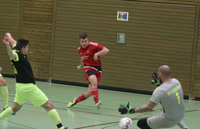 Marvin Prohaska (rot) spielt mit dem TSV Großglattbach in der Gruppe A.  <span class='image-autor'>Foto: Nachreiner</span>