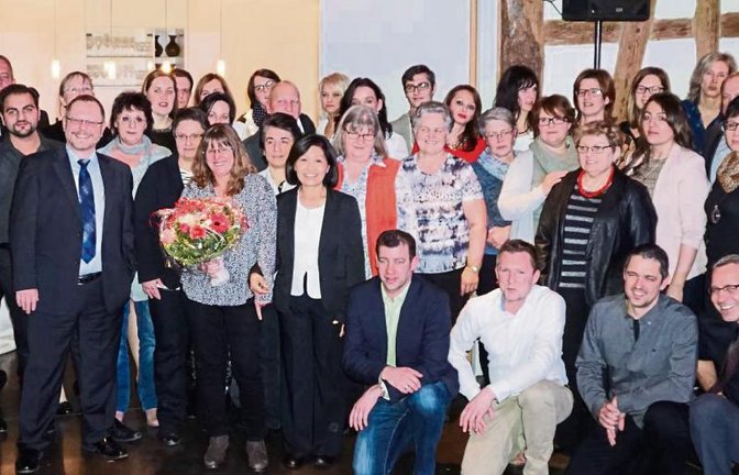 Mit einer Einladung und einem Präsent wird die langjährige Firmenzugehörigkeit der Jubilare gewürdigt.  Foto: p