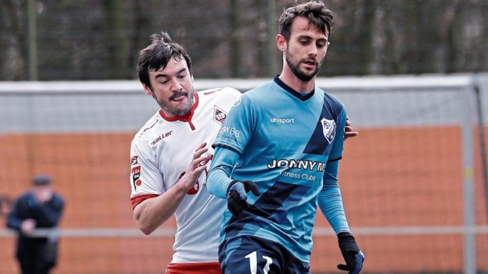 Eine gefühlte Ewigkeit ist es her, dass am Bruchwald Oberliga-Fußball zu sehen war. Am 7. März verlor der FSV 08 Bissingen mit Riccardo Gorgoglione (rechts) gegen Dorfmerkingen. Foto: Baumann Eine gefühlte Ewigkeit ist es her, dass am Bruchwald Oberliga-Fußball zu sehen war. Am 7. März verlor der FSV 08 Bissingen mit Riccardo Gorgoglione (rechts) gegen Dorfmerkingen. Foto: Baumann