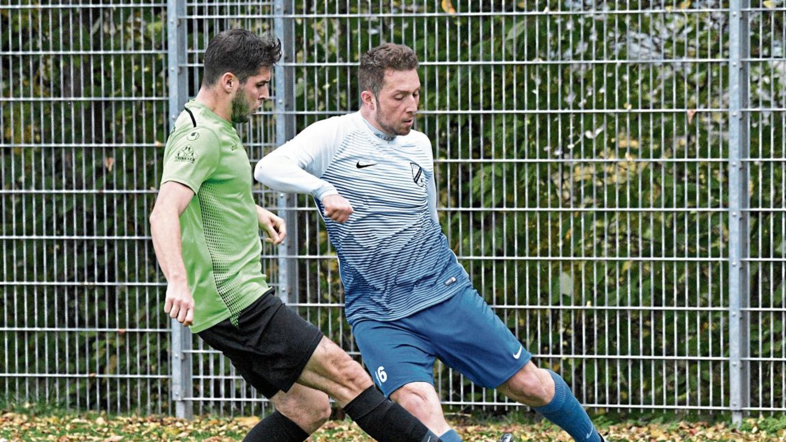 Riccardo Solombrino (rechts) und der TSV Häfnerhaslach wollen den SV Illingen dafür büßen lassen, dass sie gegen Germania Bietigheim II am vergangenen Wochenende verloren haben. Foto: Leitner Riccardo Solombrino (rechts) und der TSV Häfnerhaslach wollen den SV Illingen dafür büßen lassen, dass sie gegen Germania Bietigheim II am vergangenen Wochenende verloren haben. Foto: Leitner