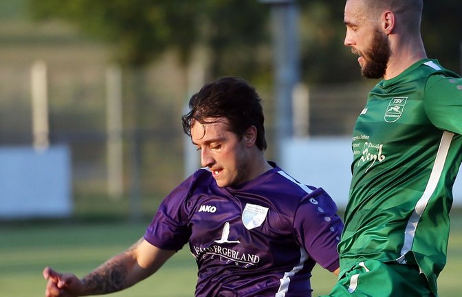 Im Erstrundenspiel des Bezirkspokals Enz/Murr hat die SGM Roßwag/Mühlhausen (links Luca Capparelli) mit 4:2 gegen den TSV Kleinglattbach gewonnen. <span class='image-autor'>Foto: Küppers</span>