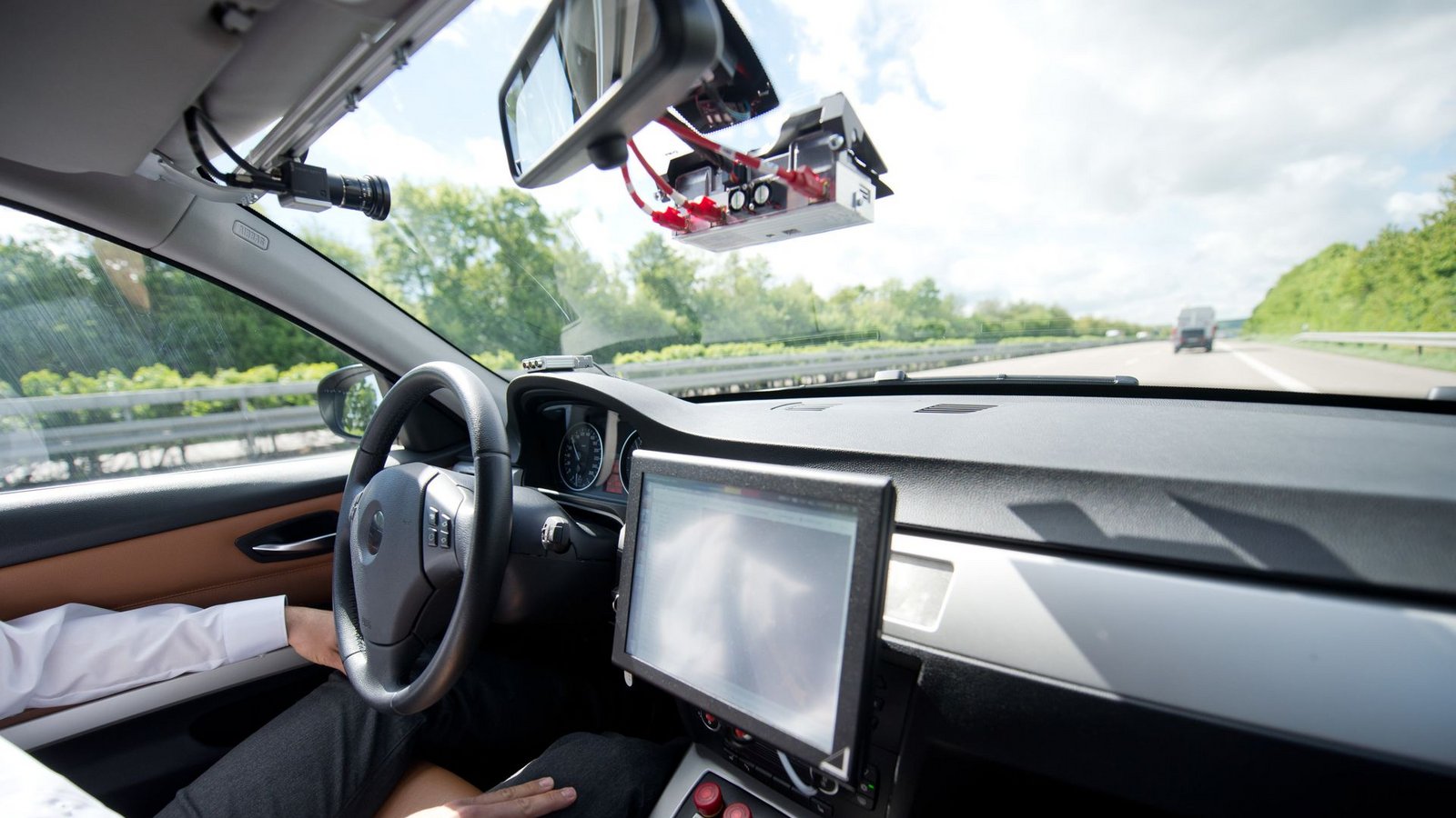 Autonomes Fahren ist nur eine von vielen KI-Anwendungen.Foto: dpa/Daniel Naupold