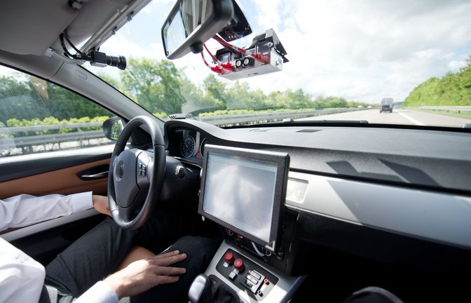 Autonomes Fahren ist nur eine von vielen KI-Anwendungen.<span class='image-autor'>Foto: dpa/Daniel Naupold</span>