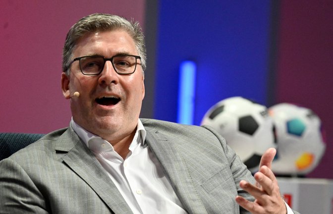 Eintracht-Vorstandssprecher Axel Hellmann äußerte sich nach dem Sieg gegen Augsburg.<span class='image-autor'>Foto: Roberto Pfeil/dpa</span>