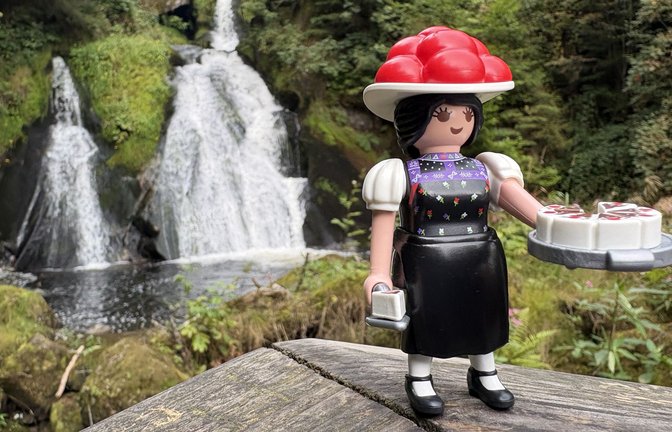 Mit Bollenhut und Torte: Die „Schwarzwald Marie“ von Playmobil ist ein Verkaufsschlager.<span class='image-autor'>Foto: Stadtverwaltung Triberg/Archiv</span>