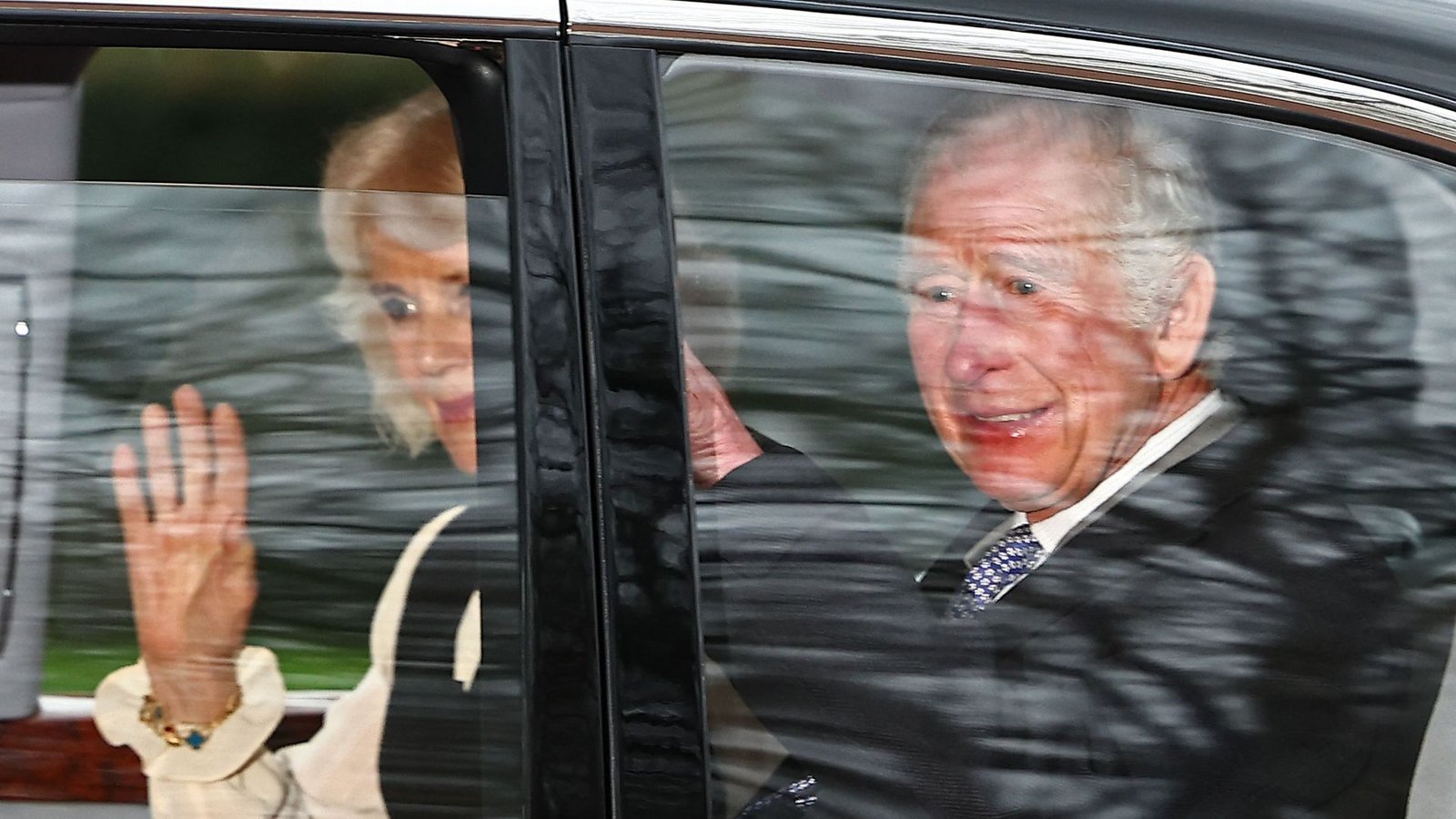König Charles, links Queen Camilla, hat vor einigen Tagen seine Krebsdiagnose öffentlich gemacht.Foto: AFP/HENRY NICHOLLS König Charles, links Queen Camilla, hat vor einigen Tagen seine Krebsdiagnose öffentlich gemacht.Foto: AFP/HENRY NICHOLLS